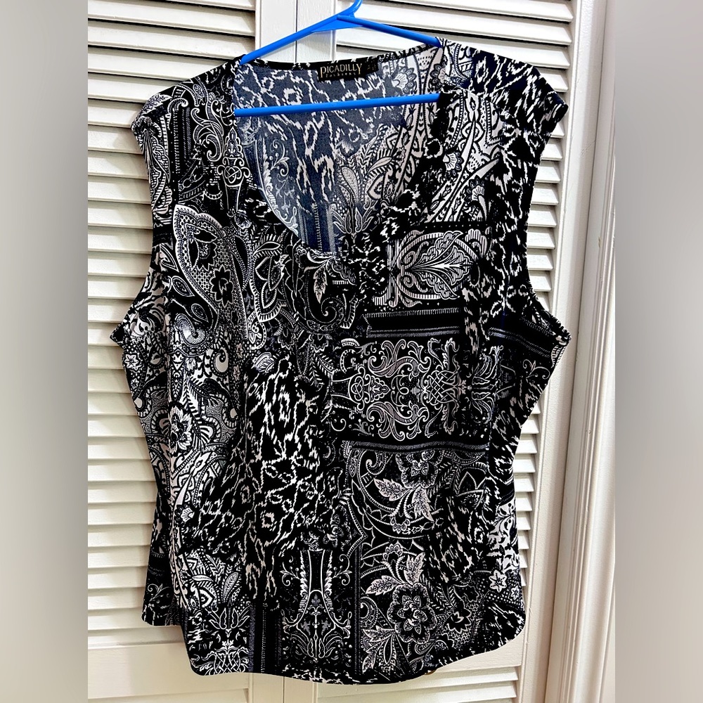 Black and white printed top